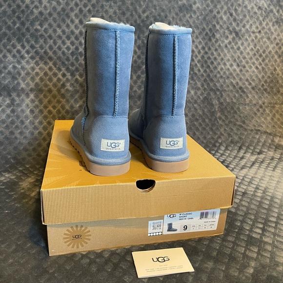 NIB UGG AUSTRALIA: CLASSIC SHORT DOLPHIN BLUE BOOTS, LIMITED EDITION - Picture 6 of 13